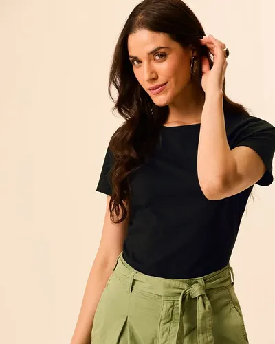 Camiseta Básica Feminina Slim Em Algodão (PRETA) P