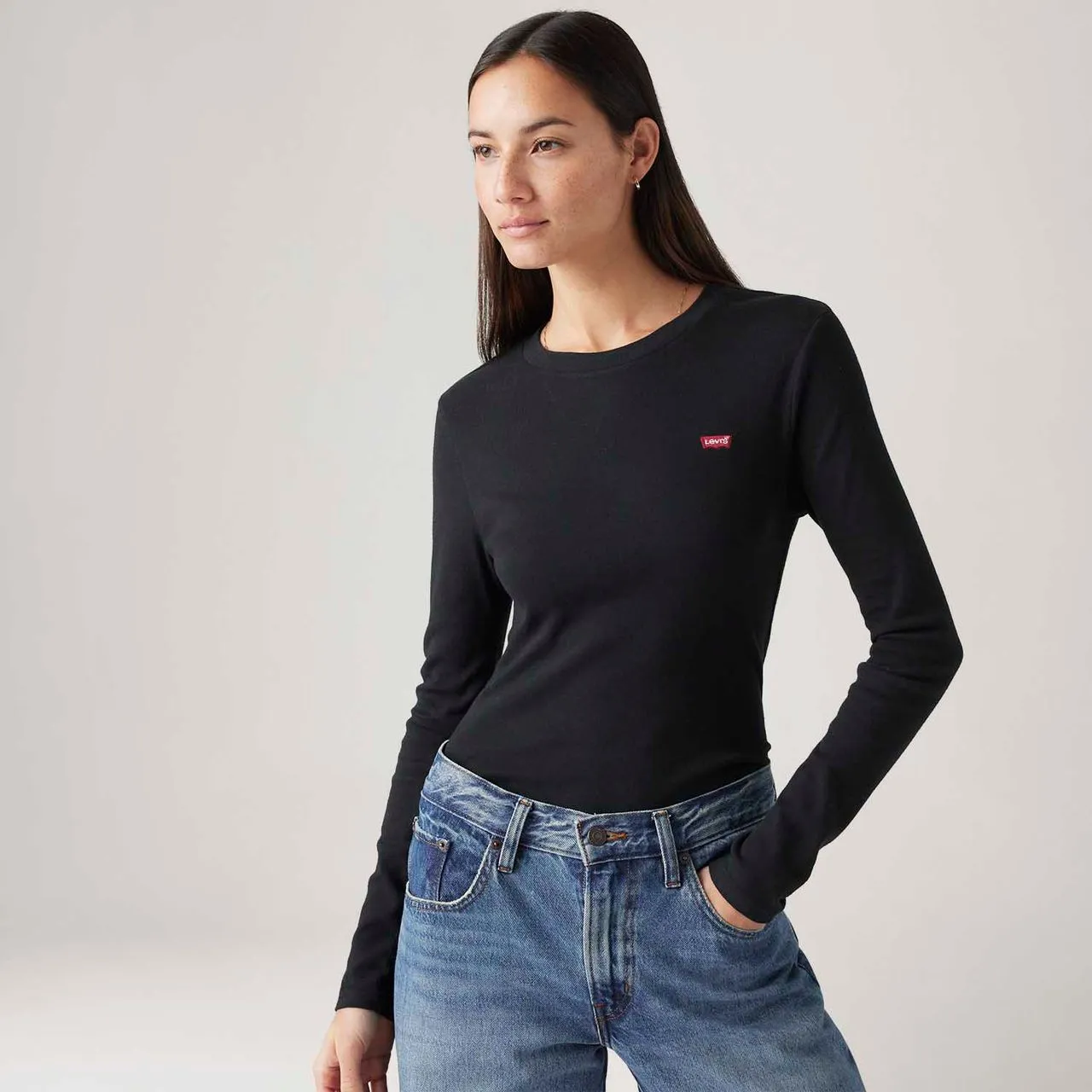 Camiseta Levi's® Essential Housemark Manga Longa Preta