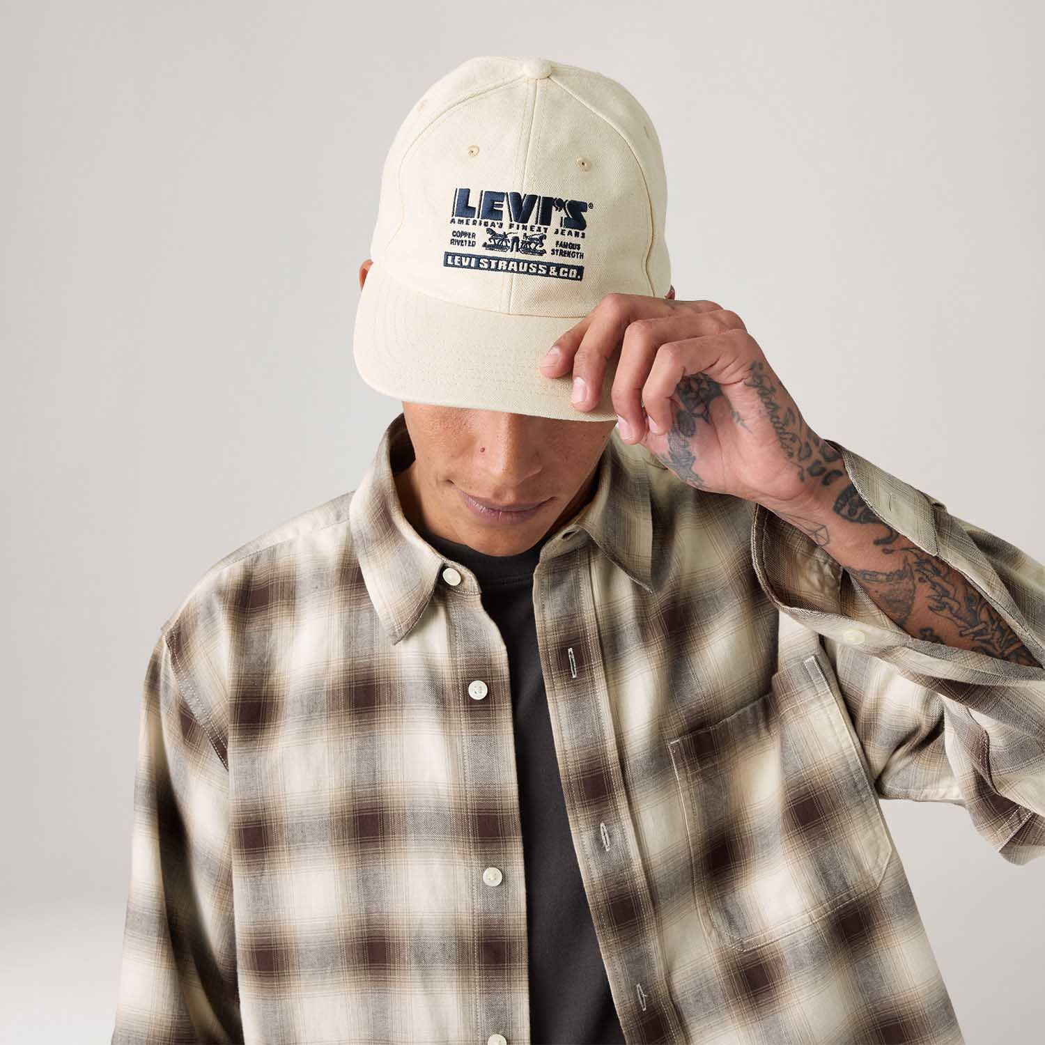 BONE LEVIS GRAPHIC CAP OV OMEGA/U/BEGE CLARO