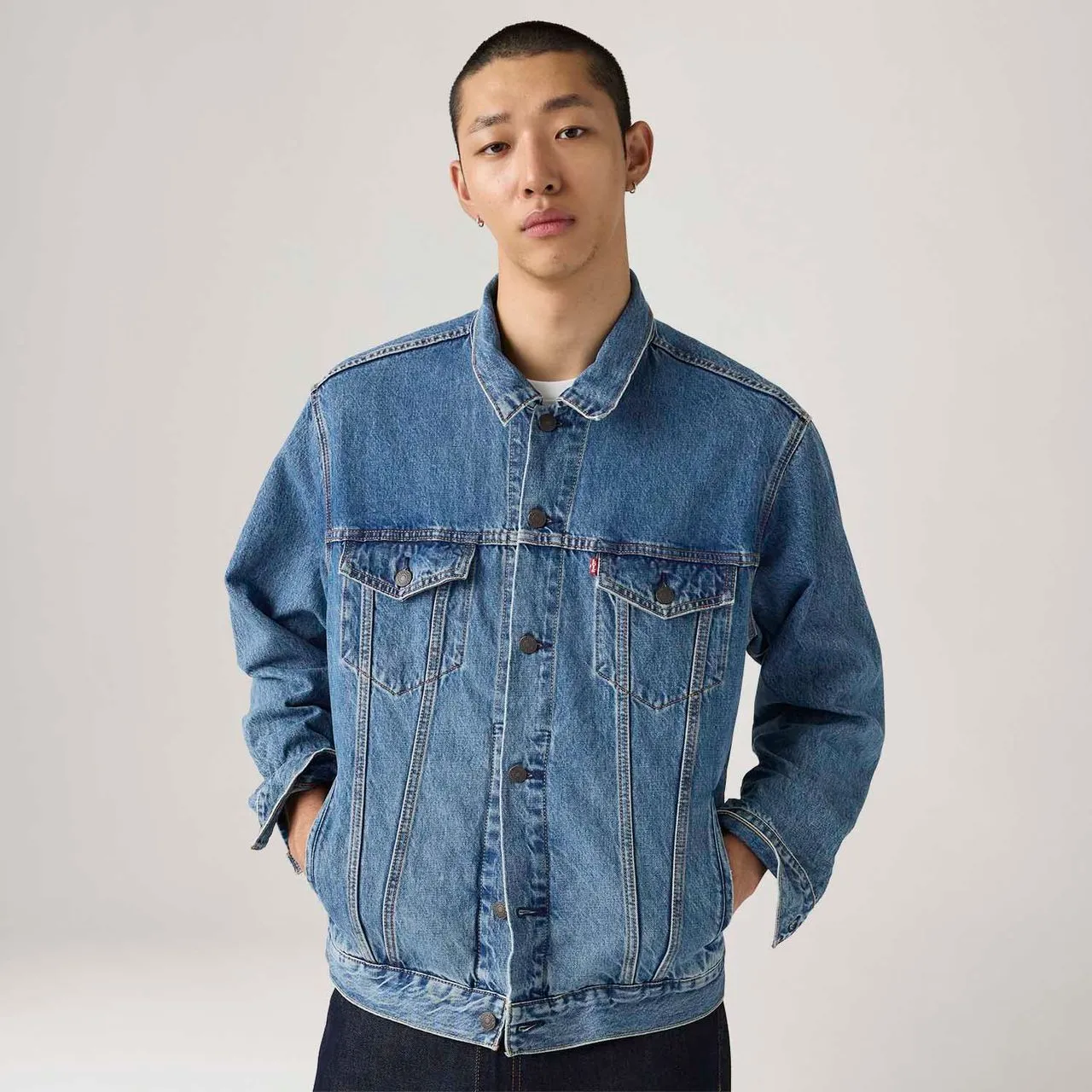 Jaqueta Jeans Levi's® Relaxed Trucker Lavagem Média